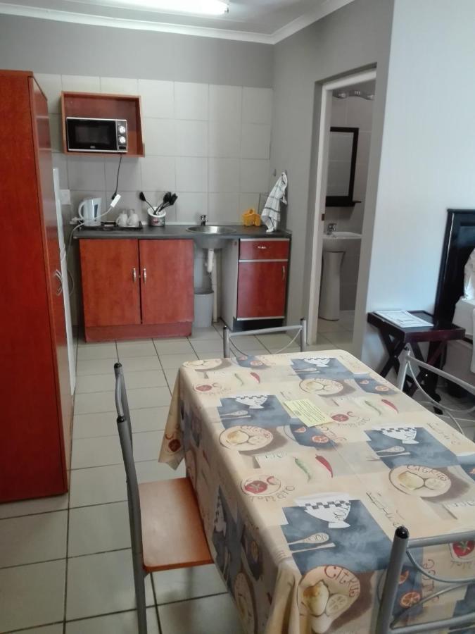 Waterside Lodge Cc Piet Retief Esterno foto