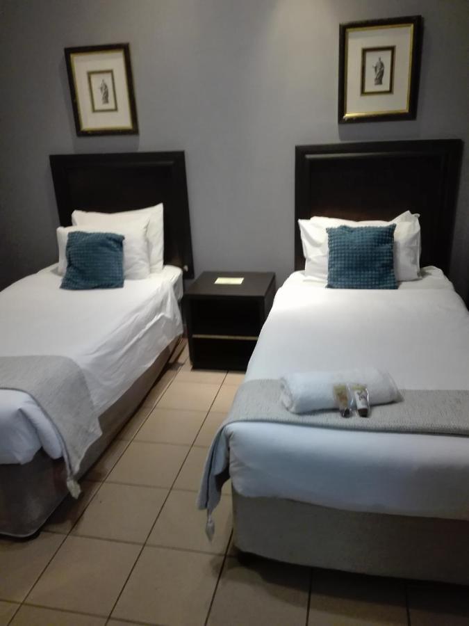 Waterside Lodge Cc Piet Retief Esterno foto
