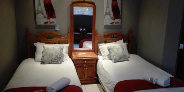 Waterside Lodge Cc Piet Retief Esterno foto