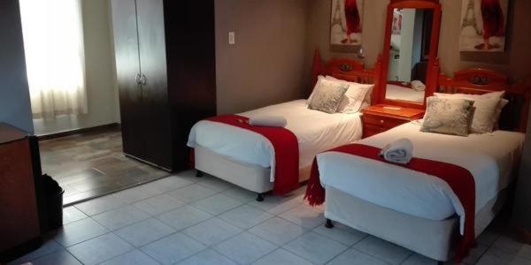 Waterside Lodge Cc Piet Retief Esterno foto
