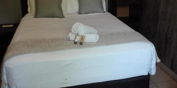 Waterside Lodge Cc Piet Retief Esterno foto