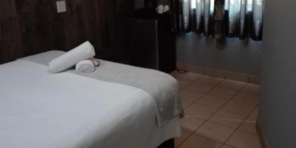 Waterside Lodge Cc Piet Retief Esterno foto